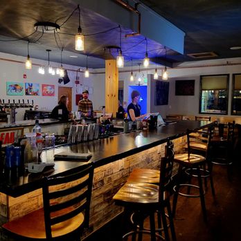 Eclectic Bar and Grill - Inviting bar - Burgers Near Me - Silverthorne, Colorado