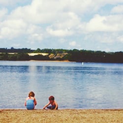 Sun Retreats Peters Pond - Lake beach is beautiful