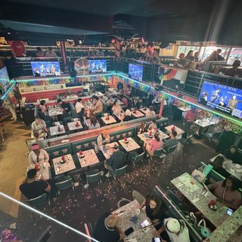 Ellen's Stardust Diner - Inside - Diners Near Me - New York, New York