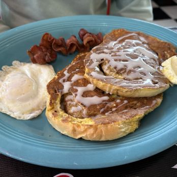Addi's Diner - Cinnamon Roll French Toast - American Near Me - Springfield, Oregon