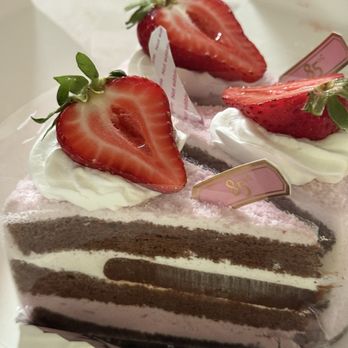 85°C Bakery Cafe-San Leandro - Strawberry Chocolate Mousse - Bakeries Near Me - San Leandro, California 85°C Bakery Cafe-San Leandro - Strawberry Chocolate Mousse - Bakeries Near Me - San Leandro, California