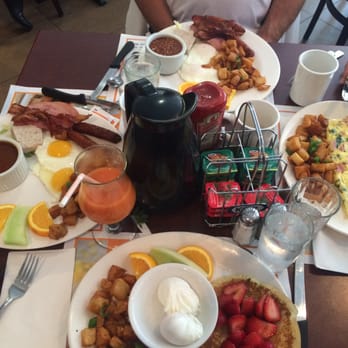 Eggsquis Magog - Breakfast & Brunch Near Me - Magog, Quebec Eggsquis Magog - Breakfast & Brunch Near Me - Magog, Quebec