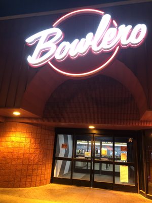 Bowlero Austell by null