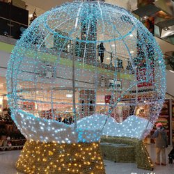 Leine-Center Laatzen - A large walk-in Christmas bauble