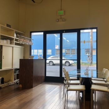 M-irror Salon - Hair Salons Near Me - Honolulu, Hawaii