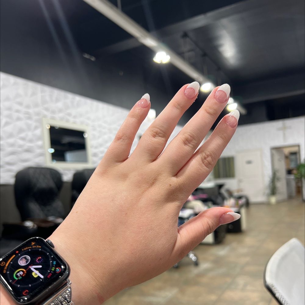STUDIO HAIR NAILS & TAN Updated October 2024 25 Reviews 1008 W