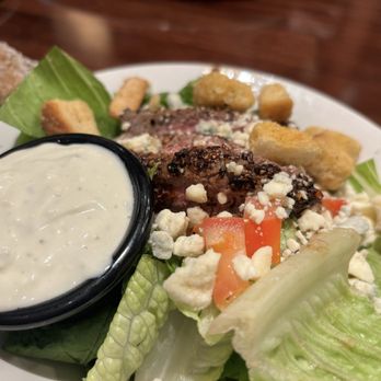 LongHorn Steakhouse - 7 7-Pepper Sirloin Lunch Salad with blue cheese - Steakhouses Near Me - Millbury, Massachusetts LongHorn Steakhouse - 7 7-Pepper Sirloin Lunch Salad with blue cheese - Steakhouses Near Me - Millbury, Massachusetts