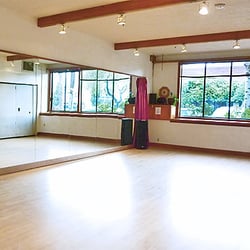 Tai Chi Chuan Berkeley - Our beautiful large studio with high ceilings, hardwood floors and natural light gives a feeling of openness and space.
