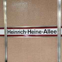 U-Bahnhof Heinrich-Heine-Allee - At Heinrich-Heine-Allee U-Bahn Station