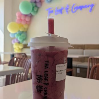 Tea Leaf and Creamery - Very berry smoothie tea - Desserts Near Me - Tucson, Arizona