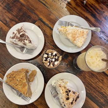 Maple Leaf Diner - American Near Me - Dallas, Texas