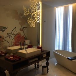 Full Moon bathroom