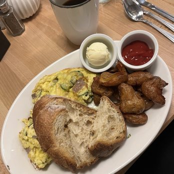 Sorriso Kitchen - Verdura Omelet - Breakfast & Brunch Near Me - Chatham, New Jersey Sorriso Kitchen - Verdura Omelet - Breakfast & Brunch Near Me - Chatham, New Jersey