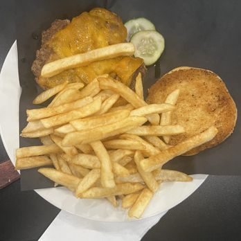 Food & Fire Middletown - Cheeseburger - Sports Bars Near Me - Middletown, New York