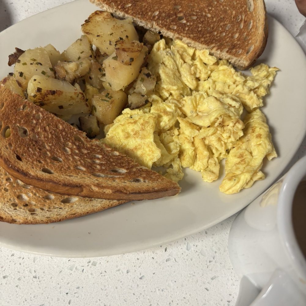 Brittany’s Cafe - Scrambled eggs with home fries and toast - Breakfast & Brunch Near Me - Atlantic City, New Jersey