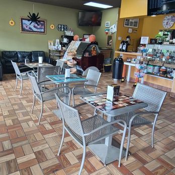 Aroma D'Italia - Spacious and inviting indoor dining - Coffee & Tea Near Me - Lake Elsinore, California Aroma D'Italia - Spacious and inviting indoor dining - Coffee & Tea Near Me - Lake Elsinore, California