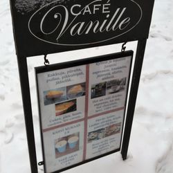 Café Vanille - I saw the sign.