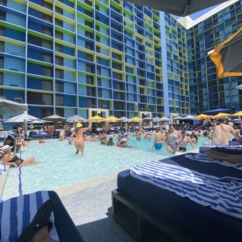 Influence The Pool at The LINQ - Pool - Swimming Pools Near Me - Las Vegas, Nevada