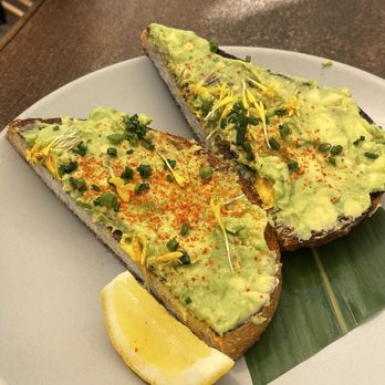 Belles Beach House - Avocado toast - Tiki Bars Near Me - Los Angeles, California
