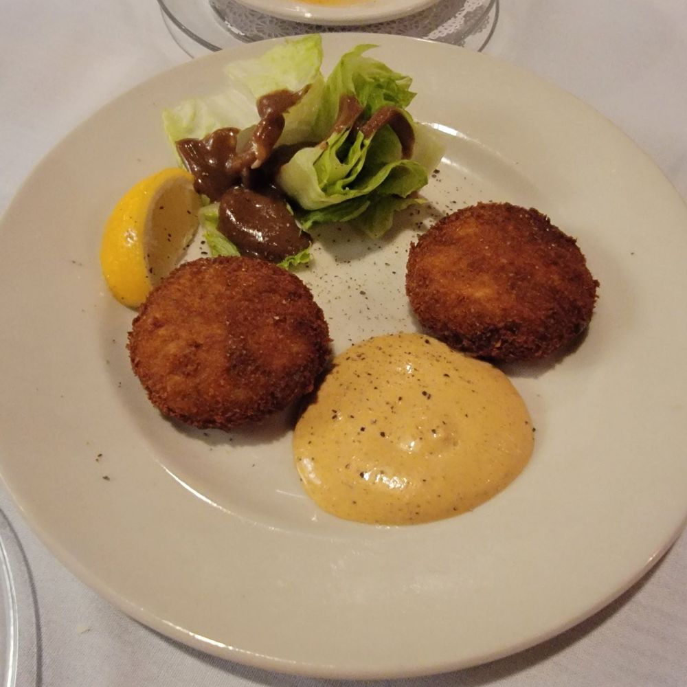 Luna's Restaurant - Crab cakes - Lounges Near Me - Gainesville, Georgia Luna's Restaurant - Crab cakes - Lounges Near Me - Gainesville, Georgia