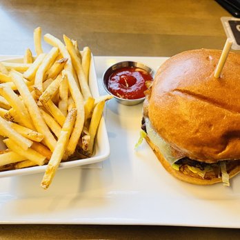 Sammy J's Grill & Bar - Canadian Burger - American Near Me - Maple Ridge, British Columbia Sammy J's Grill & Bar - Canadian Burger - American Near Me - Maple Ridge, British Columbia