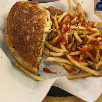 Toasted - AS GOUDA AS IT GETS Smoked Gouda, pulled chicken, roasted red peppers, garlic spinach with truffle fries - Vegan Near Me - Winter Park, Florida Toasted - AS GOUDA AS IT GETS Smoked Gouda, pulled chicken, roasted red peppers, garlic spinach with truffle fries - Vegan Near Me - Winter Park, Florida