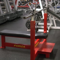 South Campus Athletic Club - Traditional bench press