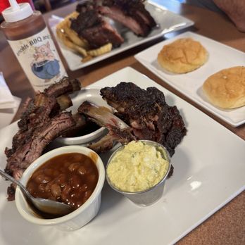 Arnolds BAR-B-QUE & Grill - Barbeque Near Me - Memphis, Tennessee