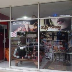 Wonderland Smoke Shop - Cigarros electrónicos, tatuajes y piercings