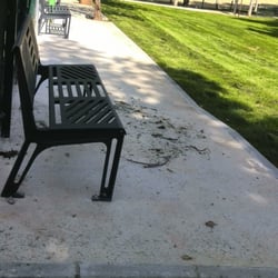 Pipican de Parque de los Pinos - Mejores bancos para los humanos :)