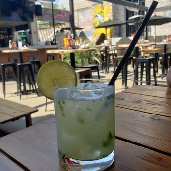 Broken Barrel Bar - Sports Bars Near Me - Chicago, Illinois