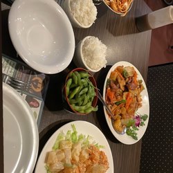 Yen Yen Chinese Restaurant - -- Lo Mein  -- Pineapple Steak with bell peppers, onions, mushroom, and chestnut  -- Mayonnaise shrimp