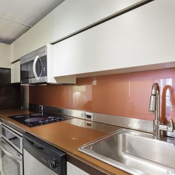 Brender Luxury Properties - Modern Kitchen - Vacation Rentals Near Me - Miami Beach, Florida Brender Luxury Properties - Modern Kitchen - Vacation Rentals Near Me - Miami Beach, Florida