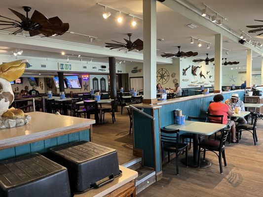 Pineapple Willy's Restaurant by null
