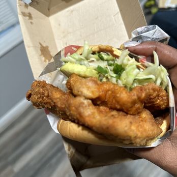 Roaming Rooster - Chicken sandwich - Halal Near Me - Washington, DC, District of Columbia