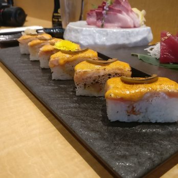 Tom Sushi - Salmon hako sushi - Sushi Bars Near Me - Vancouver, British Columbia