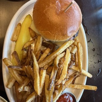 Hecks - Avon - Beachwood burger - New American Near Me - Avon, Ohio