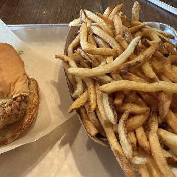 Boxcar Betty's - Chicken sandwich combo - Chicken Shop Near Me - North Charleston, South Carolina Boxcar Betty's - Chicken sandwich combo - Chicken Shop Near Me - North Charleston, South Carolina