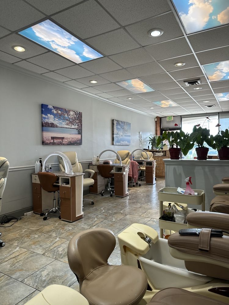 LE LE NAILS Updated September 2024 15 Photos & 35 Reviews 1810 York Rd, Lutherville