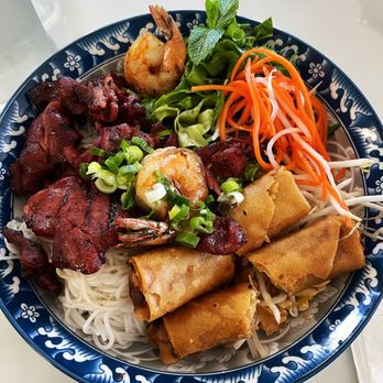 Le Paradis - #31. Grilled Pork, Shrimp and Egg Rolls Vermicelli - Vietnamese Near Me - Hayward, California Le Paradis - #31. Grilled Pork, Shrimp and Egg Rolls Vermicelli - Vietnamese Near Me - Hayward, California
