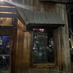 Harlem Nights Bar - Boring music