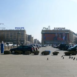 Plac Konstytucji - Widok od strony pałacu kultury