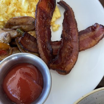 Campbell’s Pub & Veranda - Breakfast! - New American Near Me - Chelan, Washington