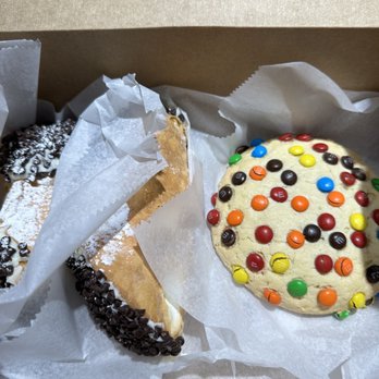 Mike's Pastry - Bakeries Near Me - Boston, Massachusetts Mike's Pastry - Bakeries Near Me - Boston, Massachusetts
