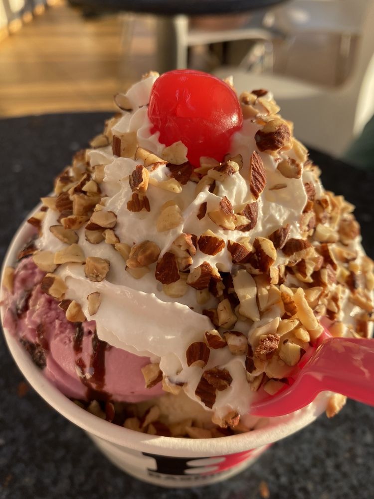 BASKINROBBINS Updated September 2024 56 Photos & 70 Reviews 2396