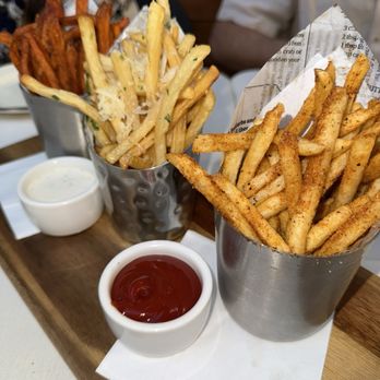 Hubbard Inn - French Fries - Bars Near Me - Chicago, Illinois