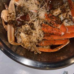 The Classic (peeled) snow crab cluster, potato, corn and ramen. Fed 2 people The Classic (peeled) snow crab cluster, potato, corn and ramen. Fed 2 people