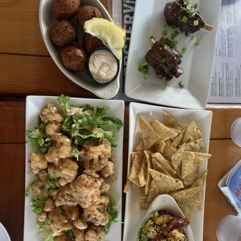 Lobsterville Bar & Grille - Bang Bang Cauliflower, Tuna Tartar, Pig Wings, Lobster Fritters - Bars Near Me - Oak Bluffs, Massachusetts