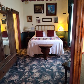 Red Garter Inn - Best Gal's bedroom - Hotels Near Me - Williams, Arizona