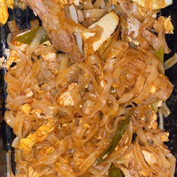 Naree Thai Restaurant - Pad Thai w/beef   10/10 $12 - Thai Near Me - Long Beach, California